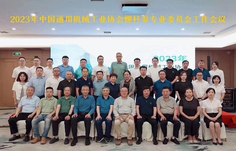 公司為螺杆泵（bèng）行業量身設計專用XH3-8大功率（lǜ）齒輪箱
